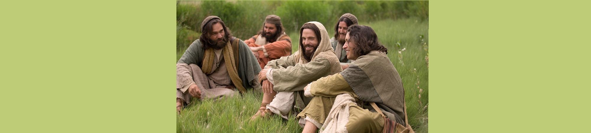 Jesus and 4 disciples sitting in grass having a good discussion